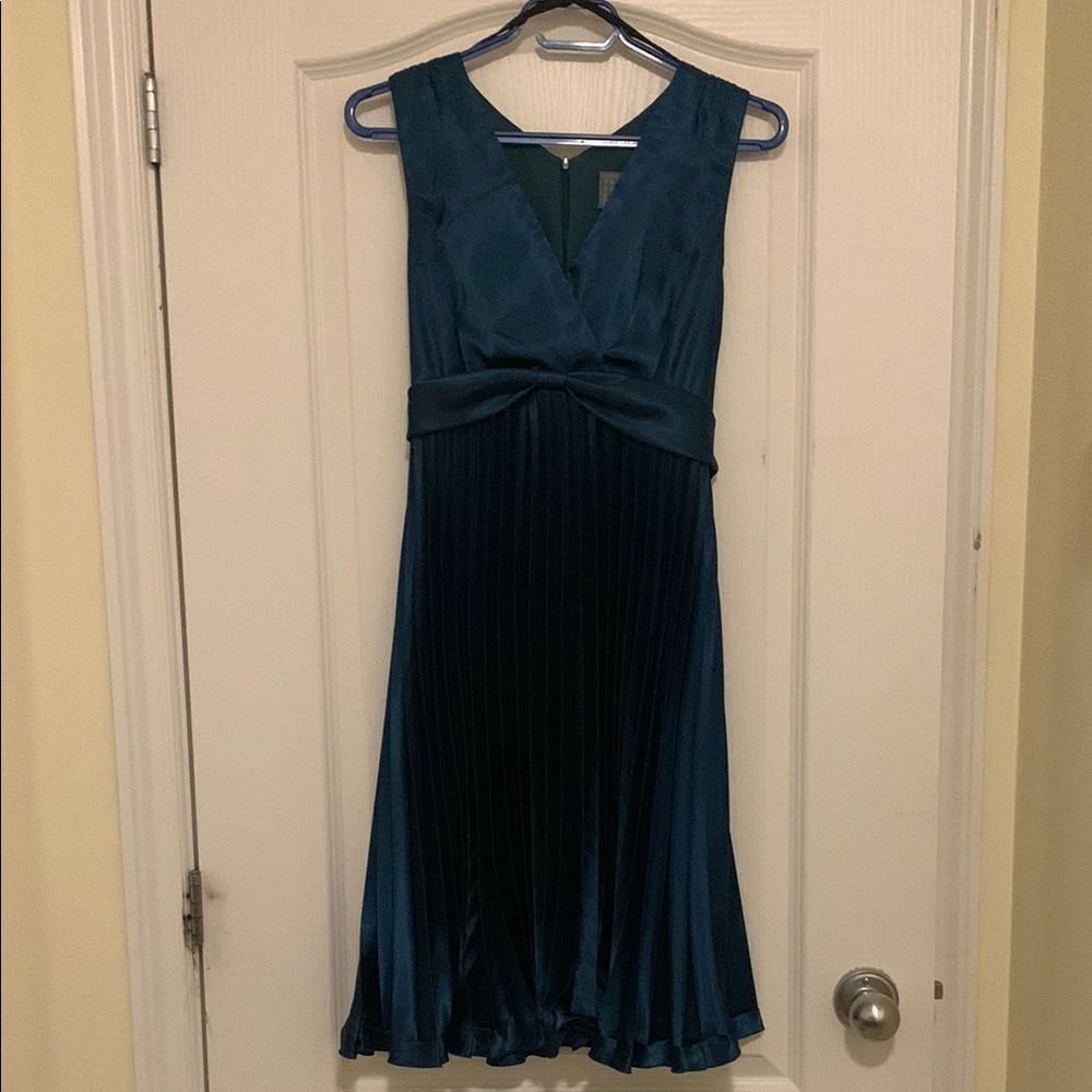 Elegant Teal Sleeveless Dress